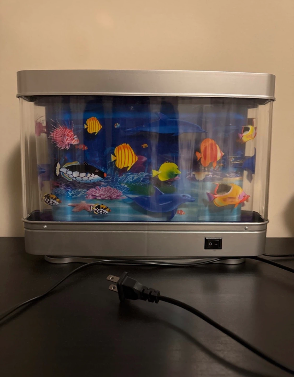 Moving fish lamp
