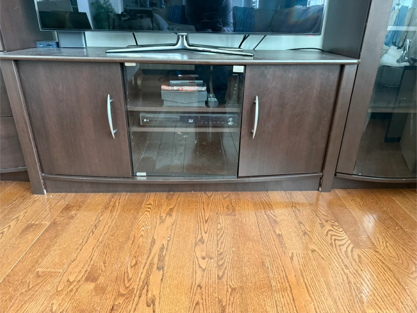 MOVING SALE - Dark Wood Entertainment Unit with Glass Cabinets - photo 5