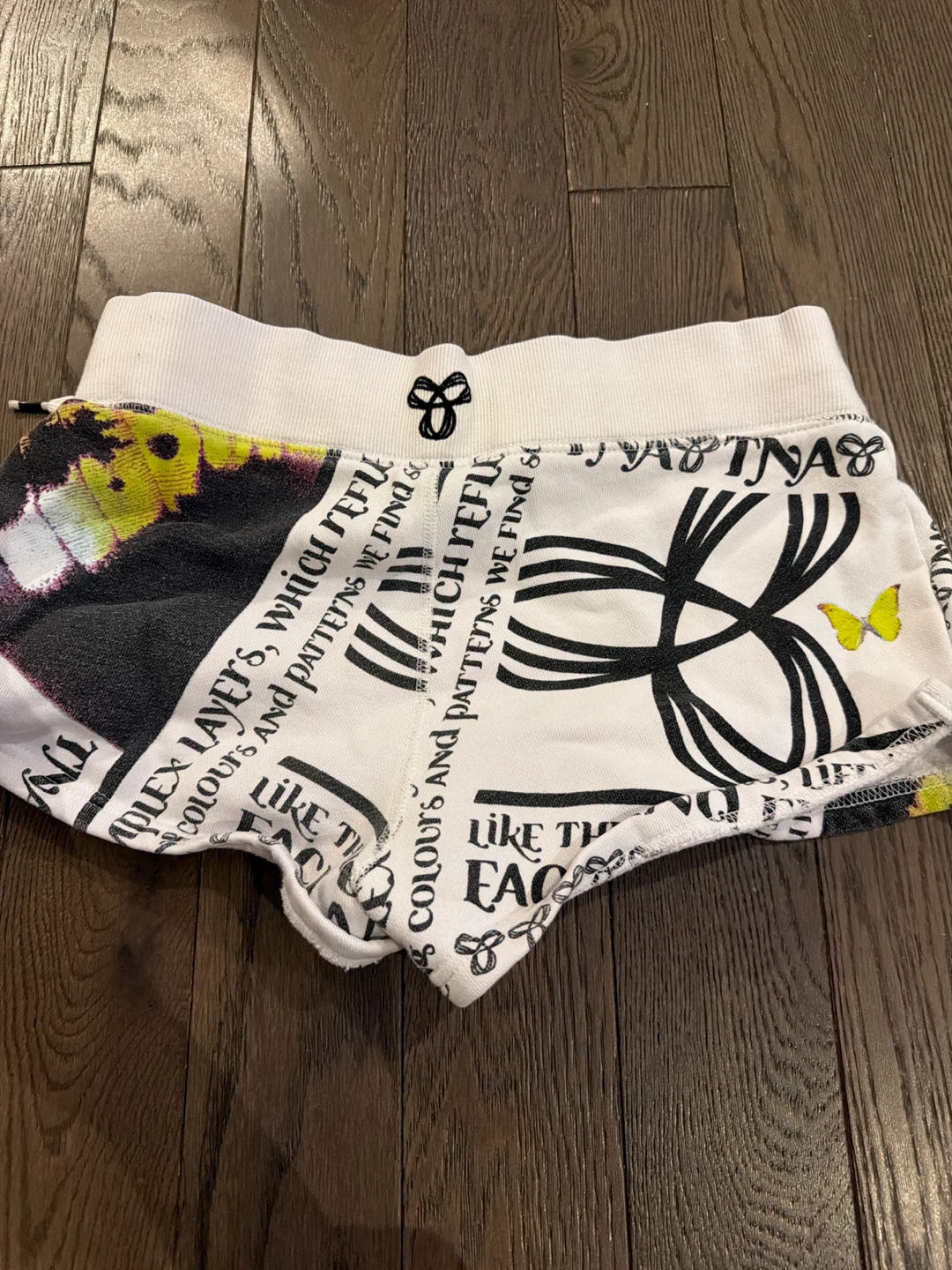 TNA White Graphic Print Sweat Shorts Size Small - photo 3