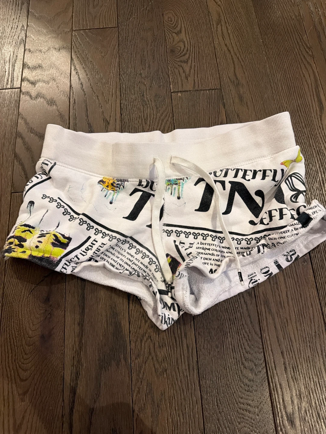 TNA White Graphic Print Sweat Shorts Size Small