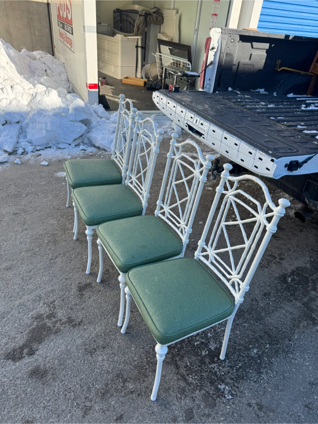 Set of 4 White Metal Lattice Chairs with Green Cushions - photo 2