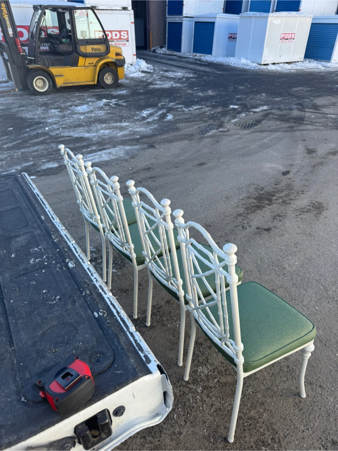 Set of 4 White Metal Lattice Chairs with Green Cushions - photo 4