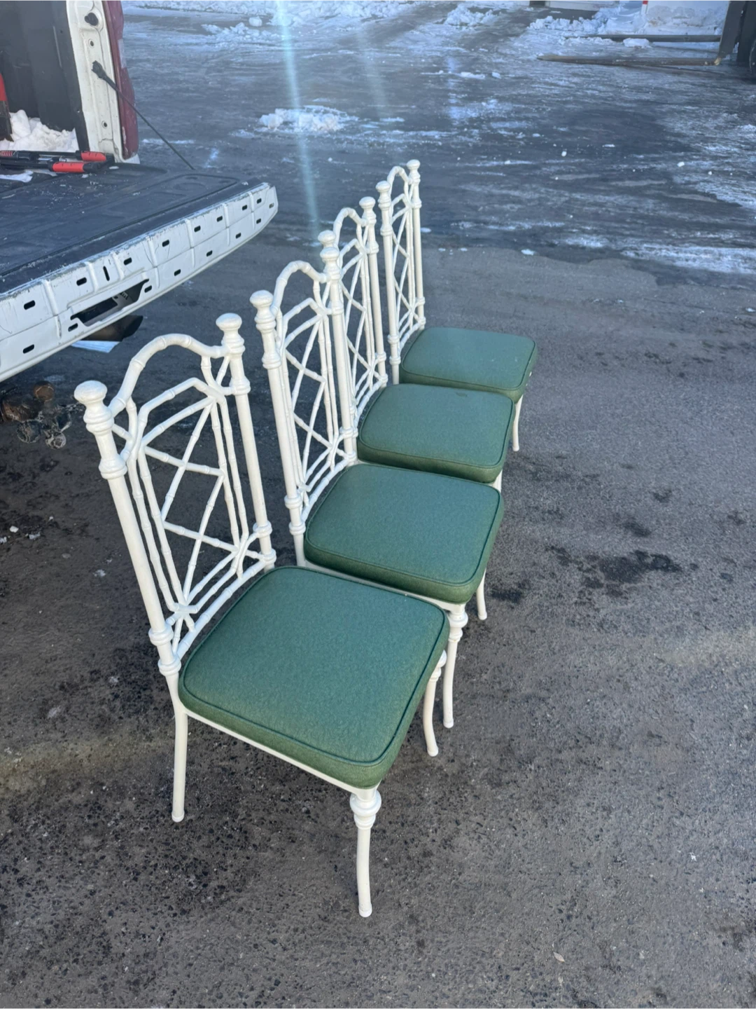 Set of 4 White Metal Lattice Chairs with Green Cushions - photo 3