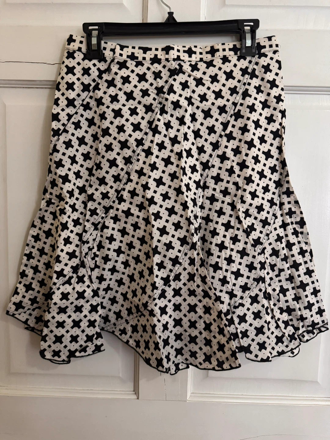 Stiletto Skirt Size 8 Black and White Patterned