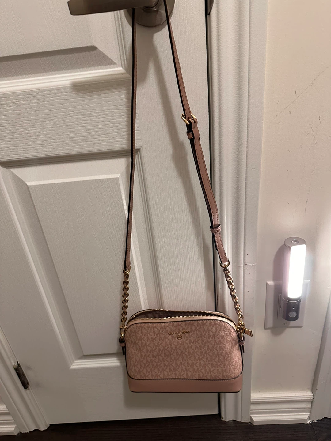 Brand new Michael Kors Pink MK Logo Dome Crossbody Bag - photo 4