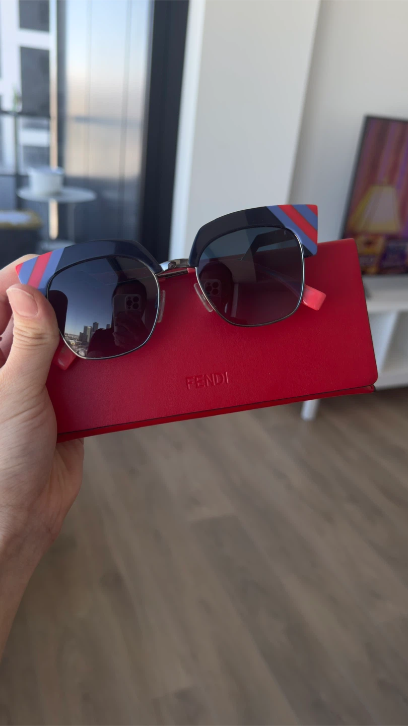 Fendi Sunglasses - photo 2