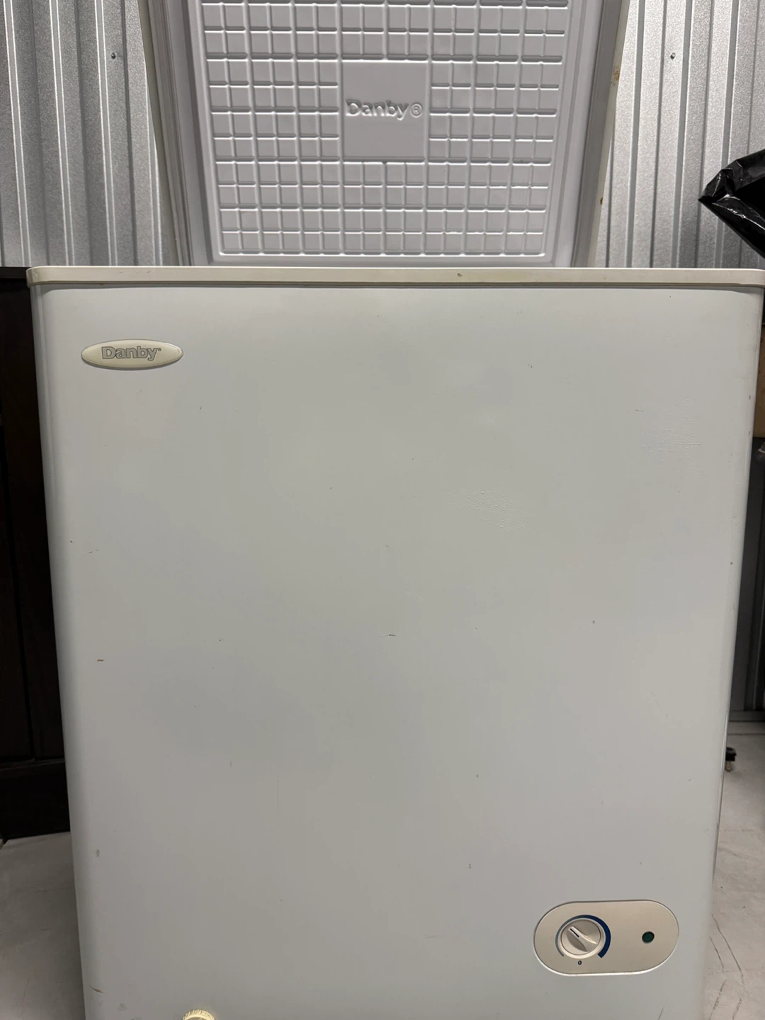 Danby Chest Freezer DCF401W - photo 3