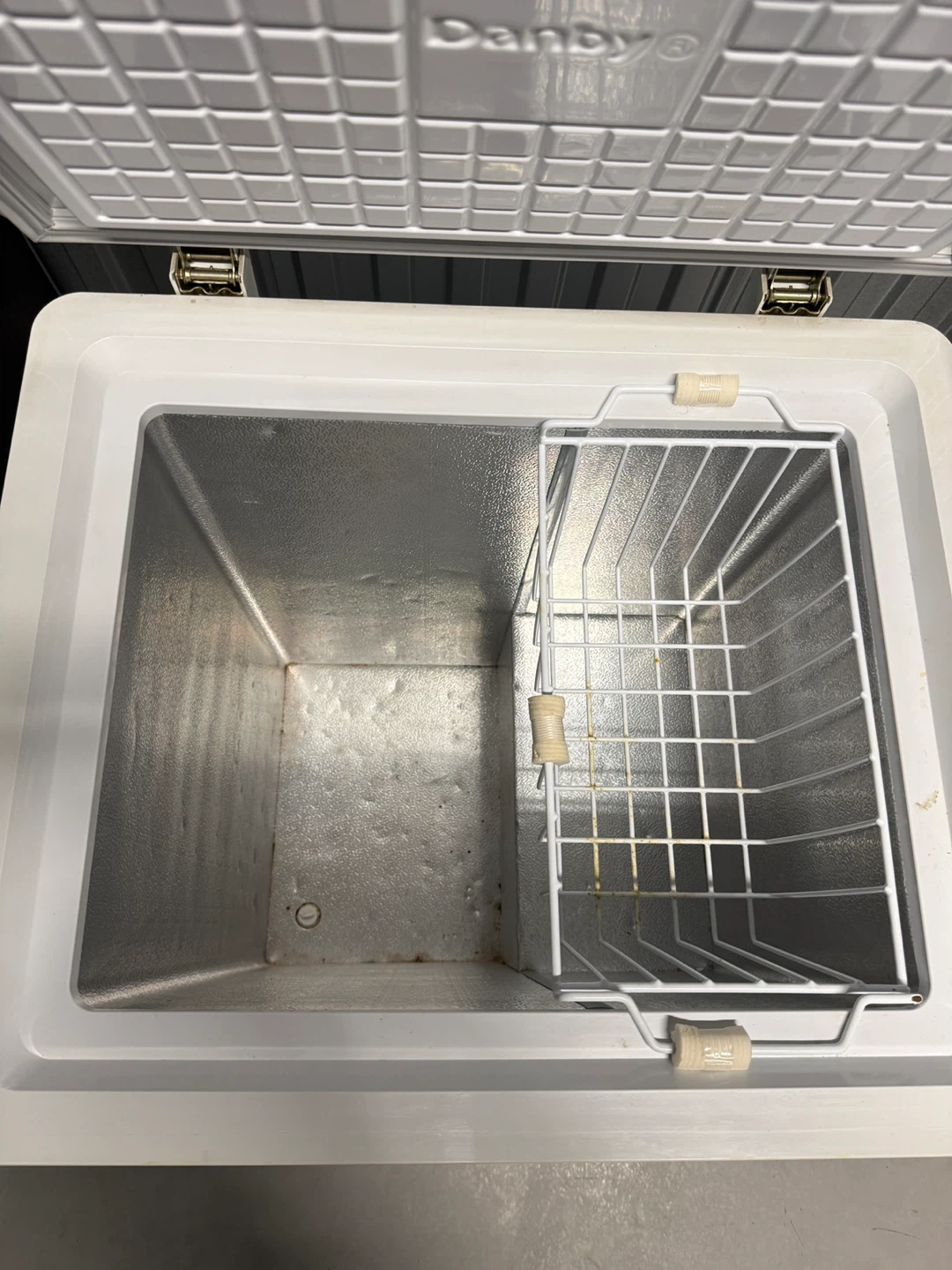 Danby Chest Freezer DCF401W - photo 4