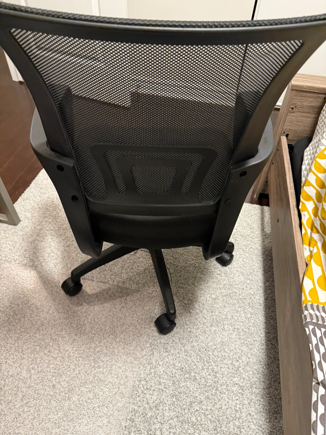 Black Mesh Office Chair - photo 2