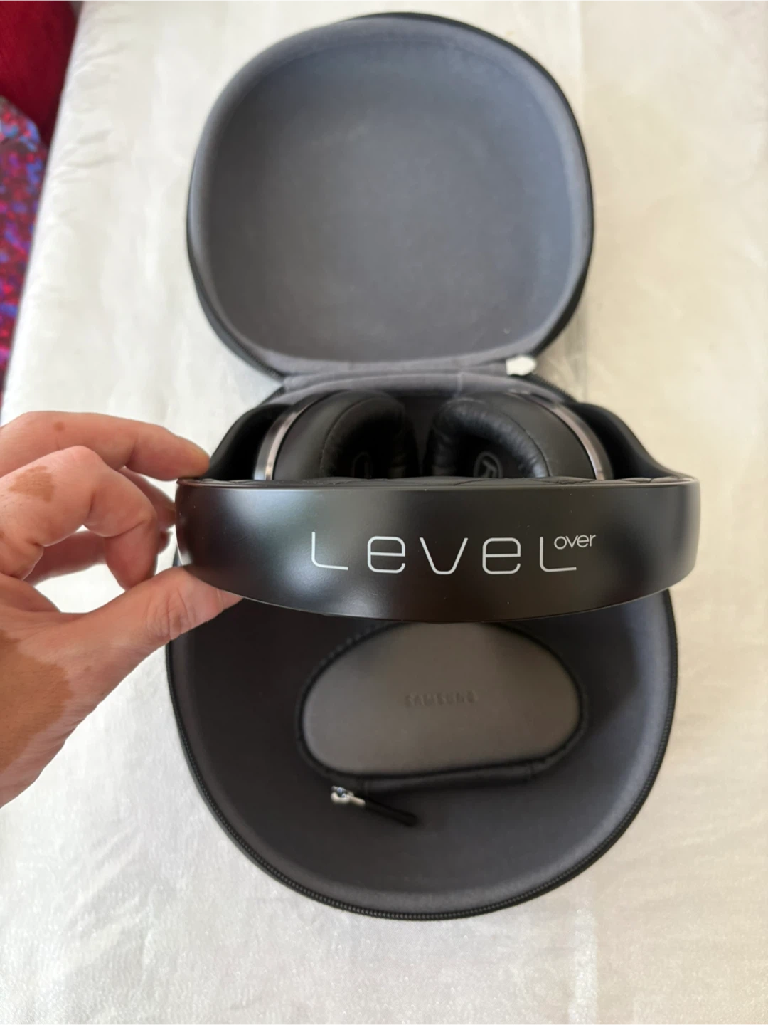 Samsung Level Over Wireless Headphones with Case - photo 2