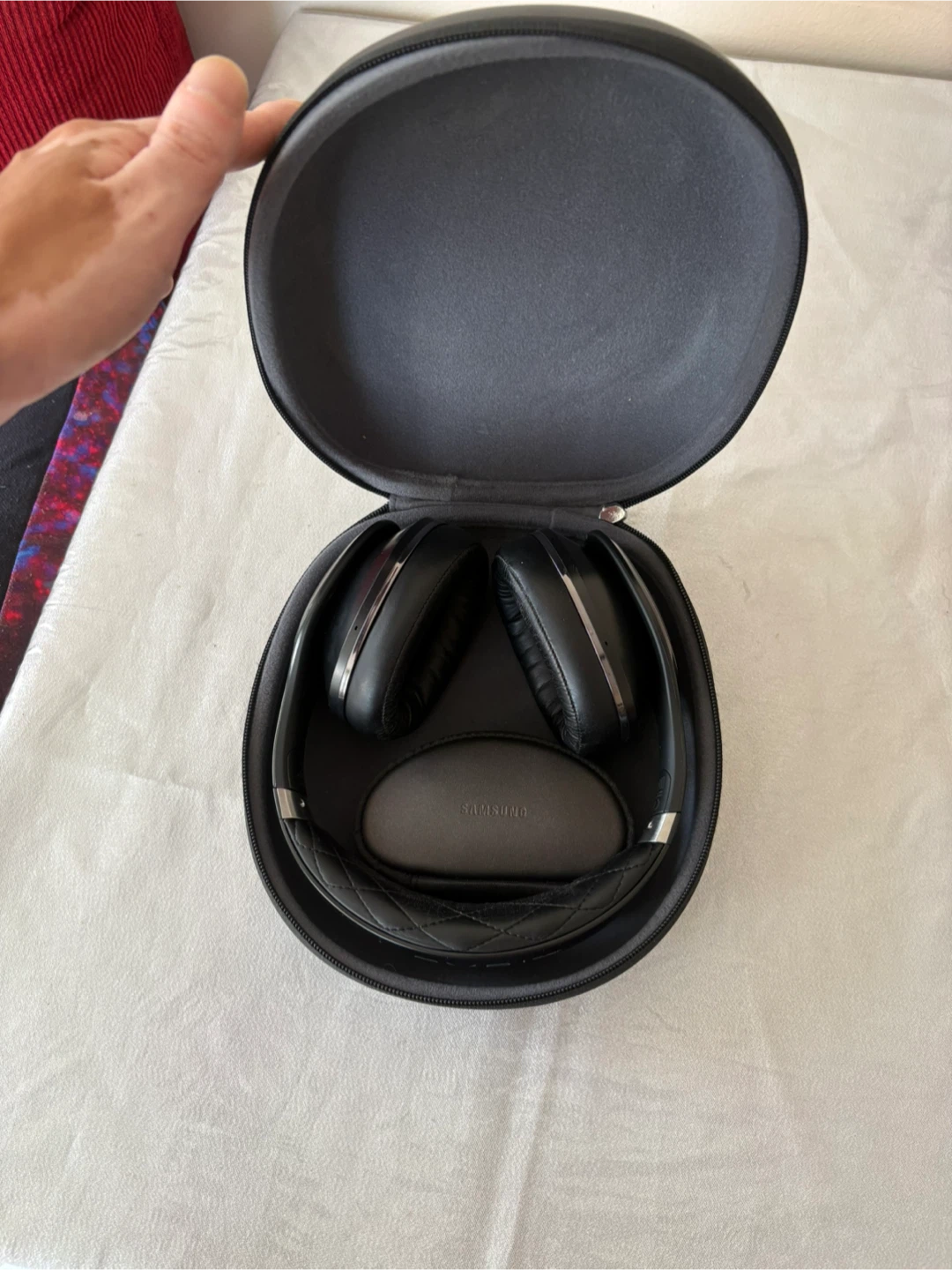 Samsung Level Over Wireless Headphones with Case - photo 3