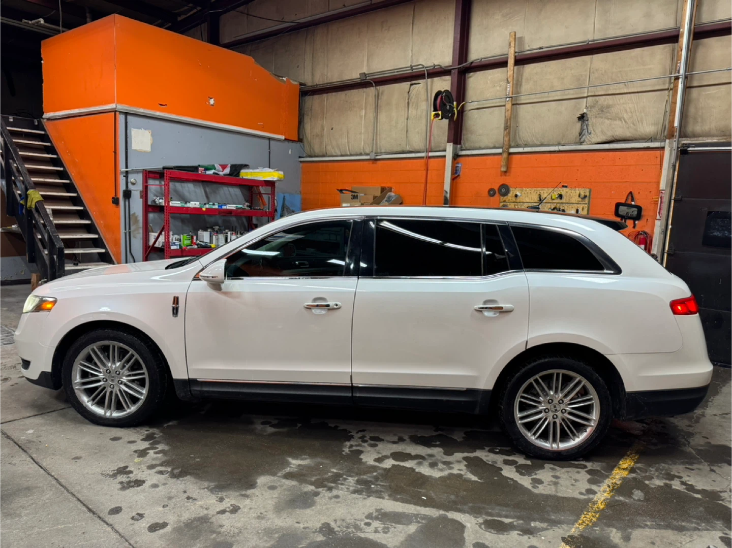 2013 Lincoln MKT · EcoBoost Sport Utility 4D - photo 4
