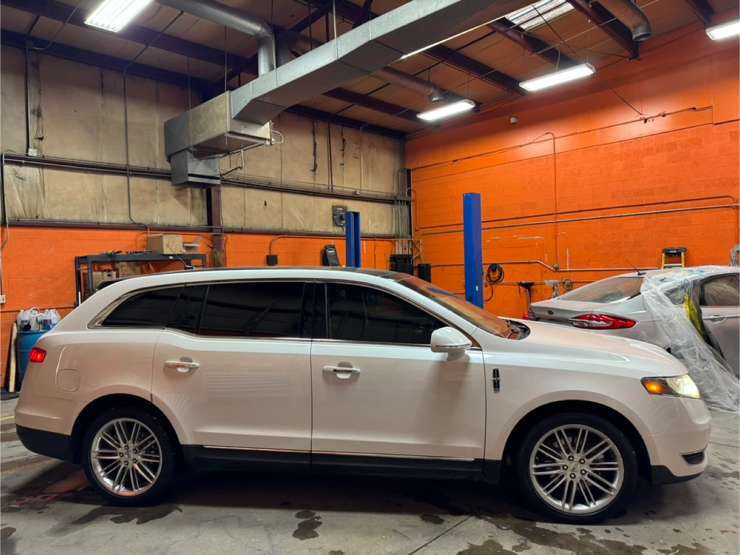 2013 Lincoln MKT · EcoBoost Sport Utility 4D - photo 2