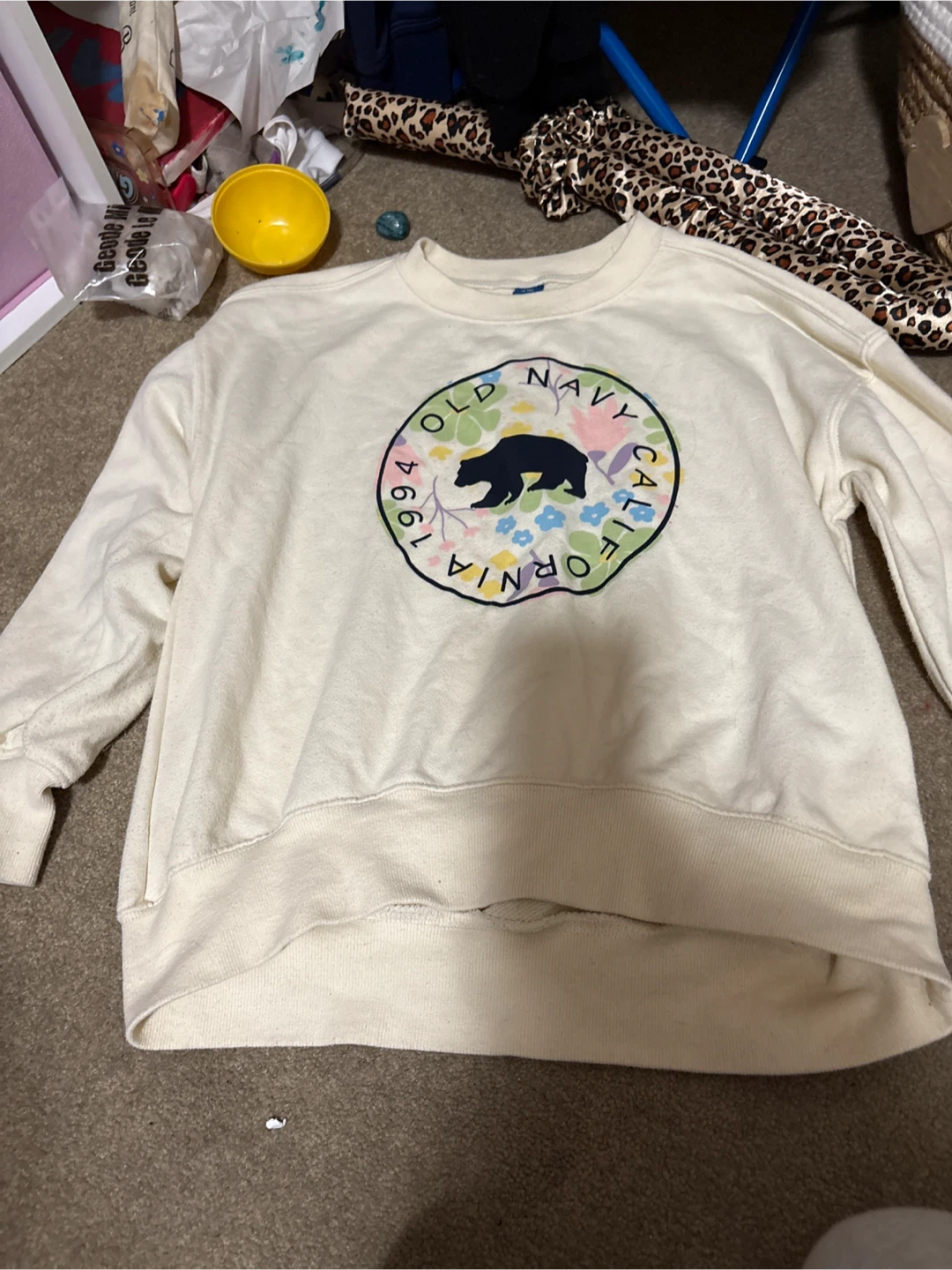 Old Navy Cream Graphic Sweatshirt Size M (8)