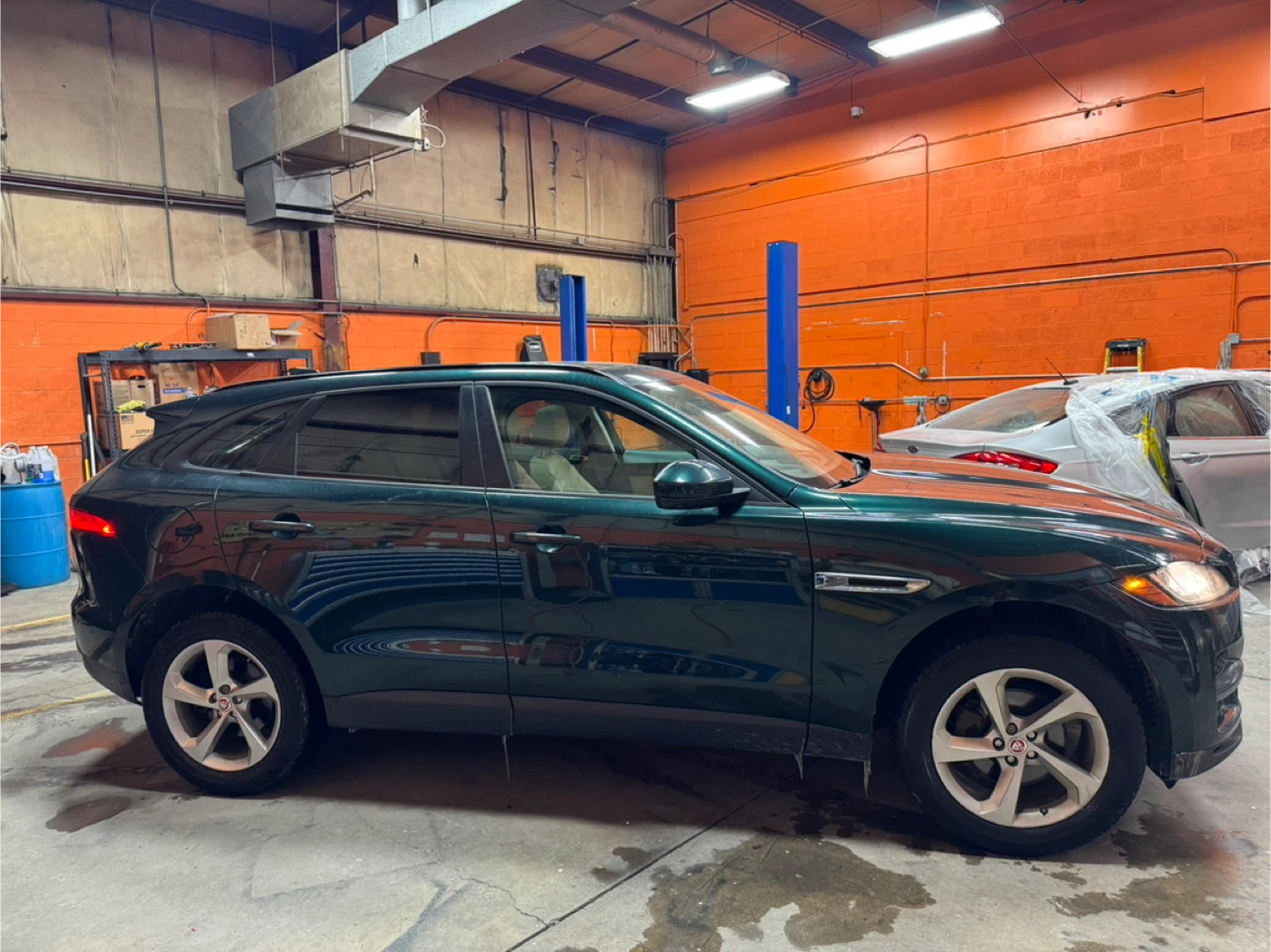 2018 Jaguar F-PACE · 25t Premium Sport Utility 4D - photo 2