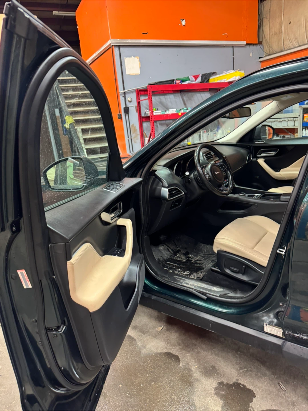 2018 Jaguar F-PACE · 25t Premium Sport Utility 4D - photo 5