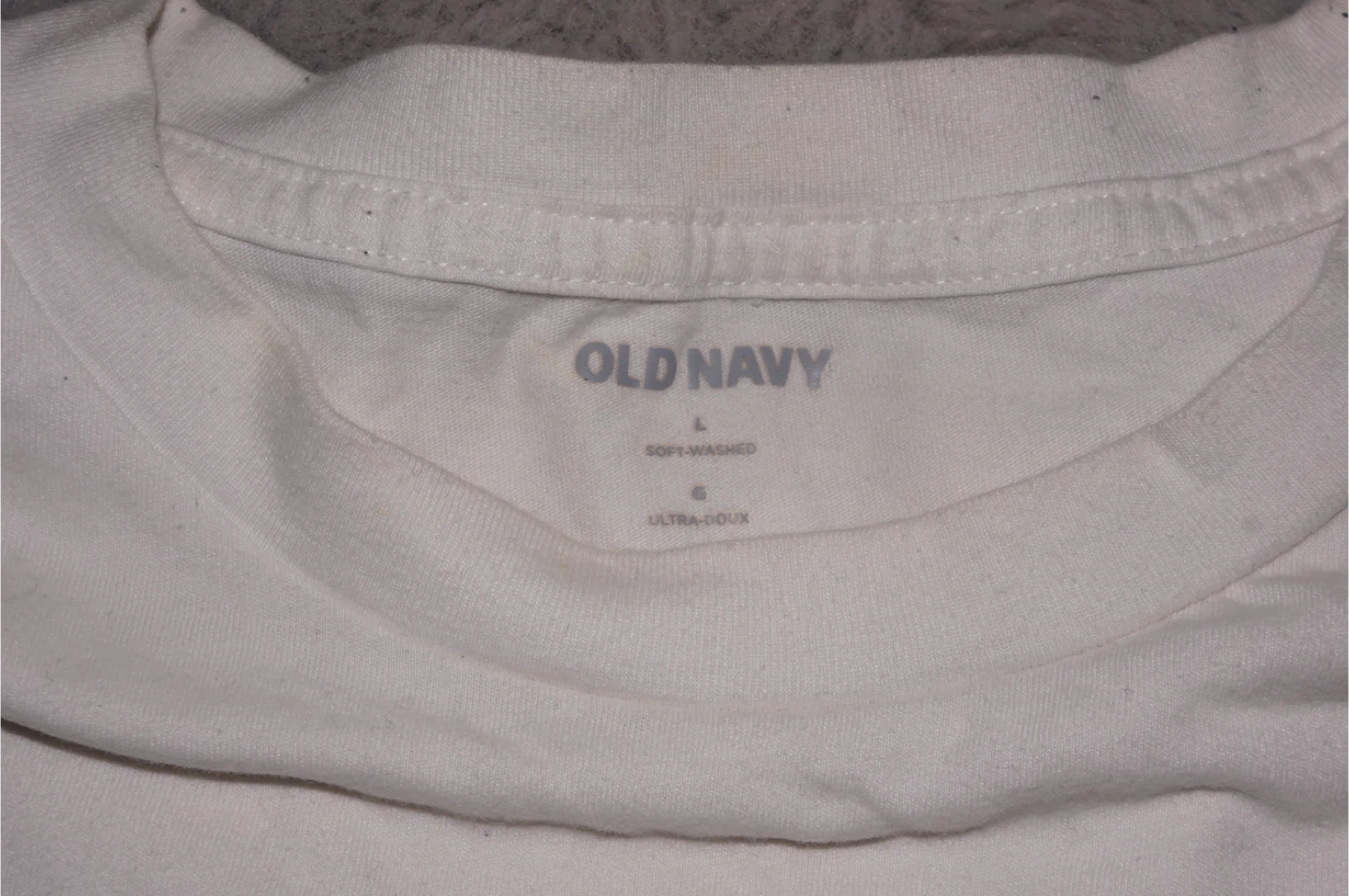 Old Navy White Soft-Washed T-Shirt - Size L
