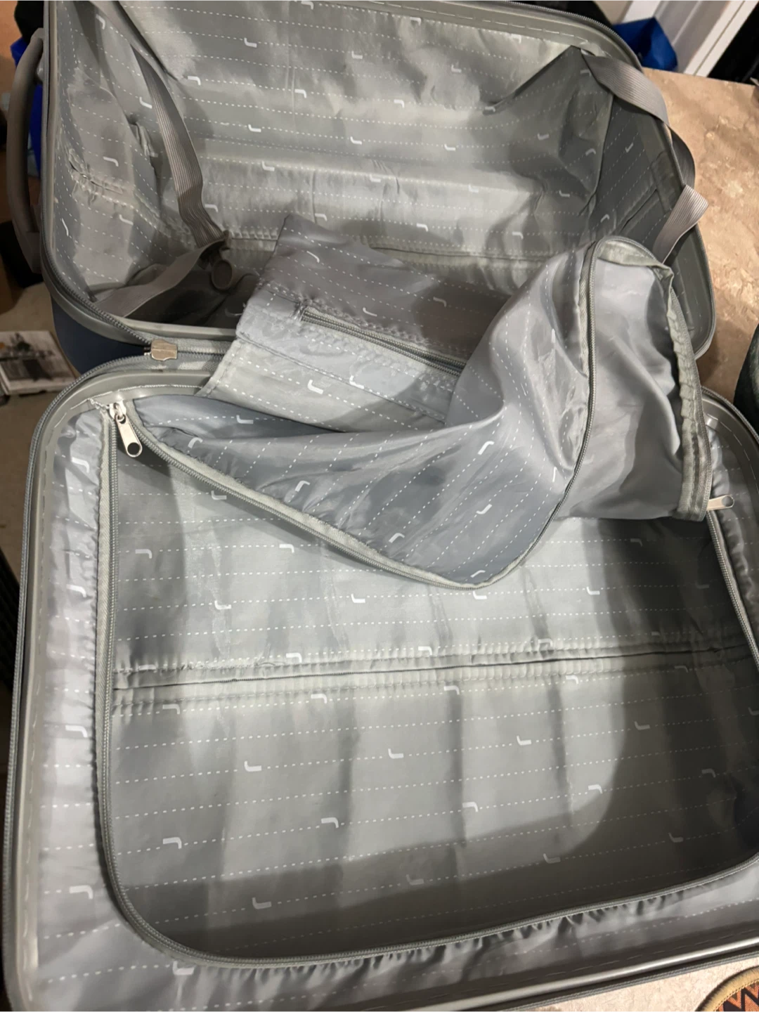 Jetstream Grey Hardshell Carry On  Suitcase - photo 3