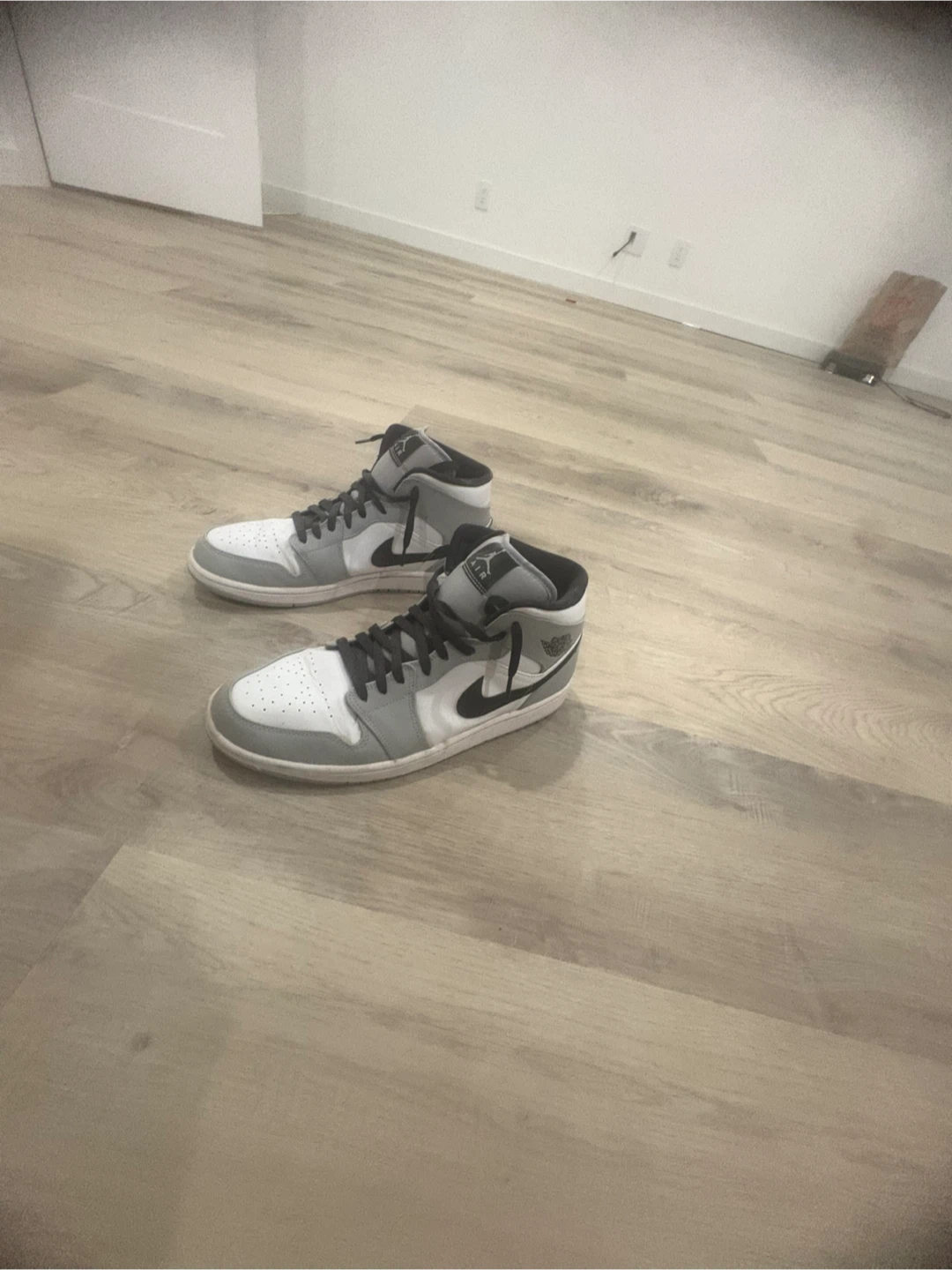 Air Jordan 1 Mid Sneakers - photo 2