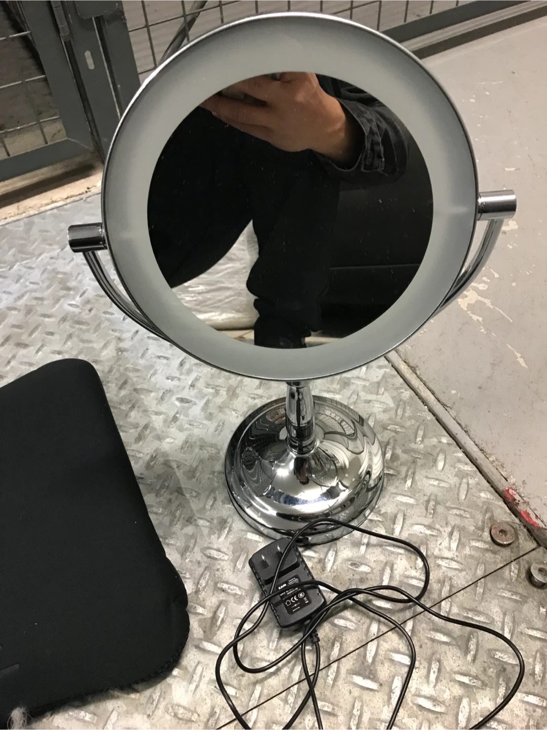 LED Lighted Vanity Mirror with Charger - photo 2