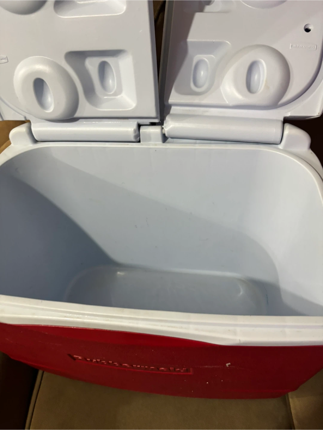 Rubbermaid Cooler - photo 4