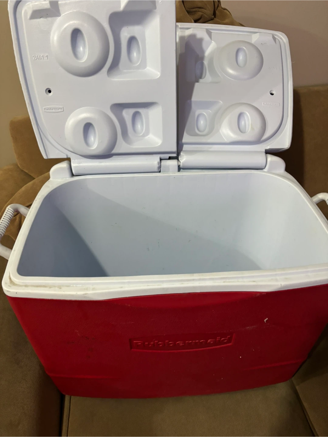 Rubbermaid Cooler - photo 2
