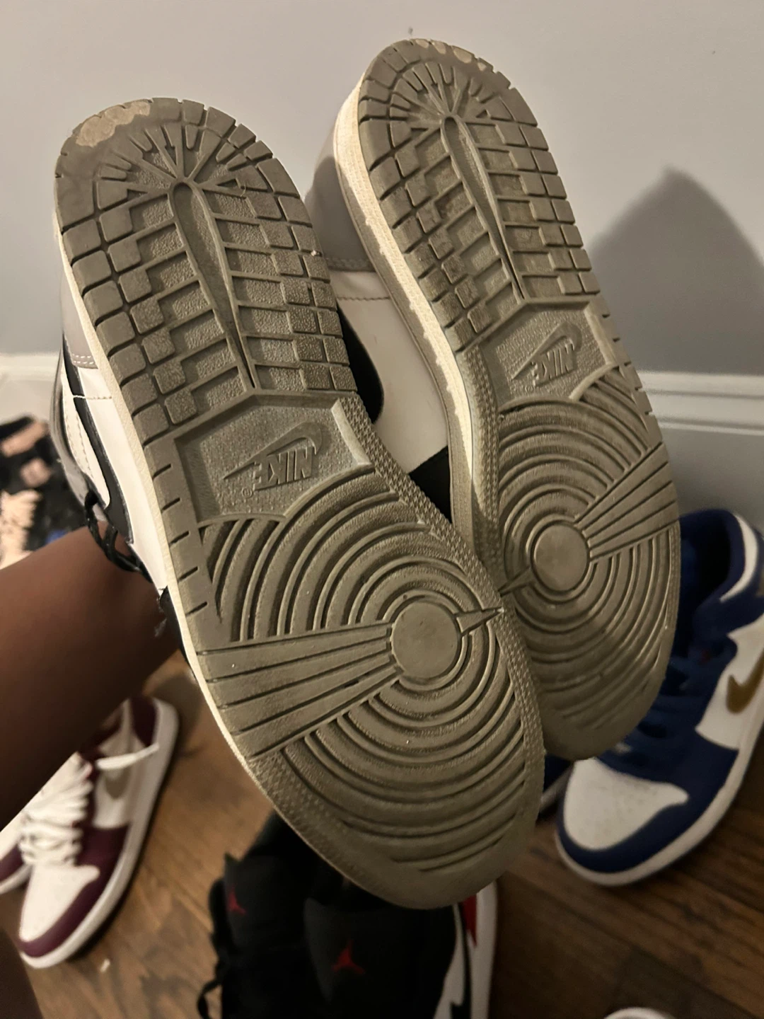 Air Jordan 1 High OG "Light Smoke Grey" - photo 4