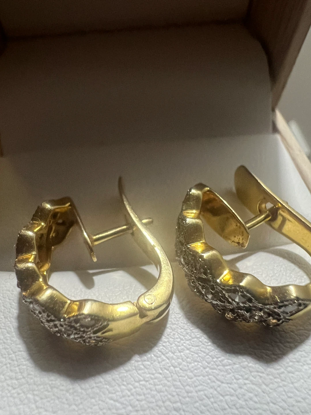 14 k Gold and Diamond Hoop Earrings - photo 3