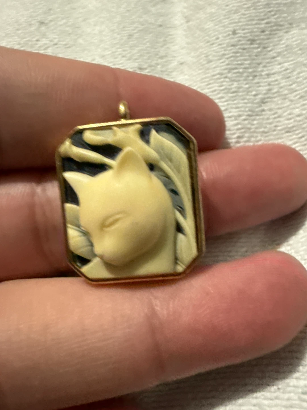 Vintage Cat Cameo Pendant Charm