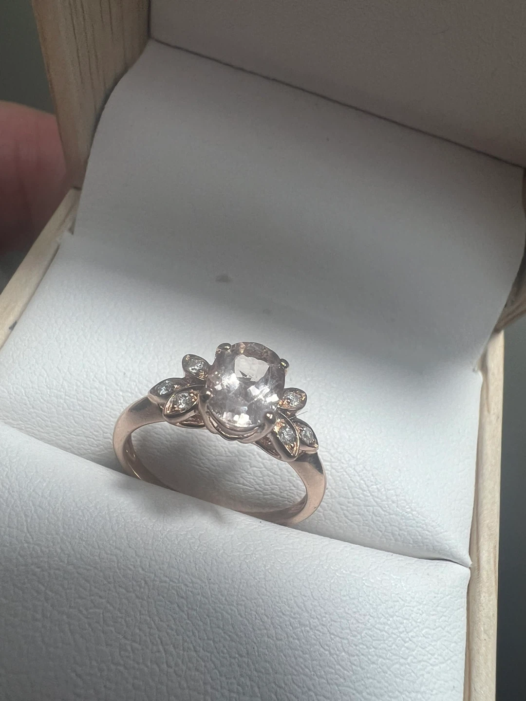 10 k morganite and diamonds ring
