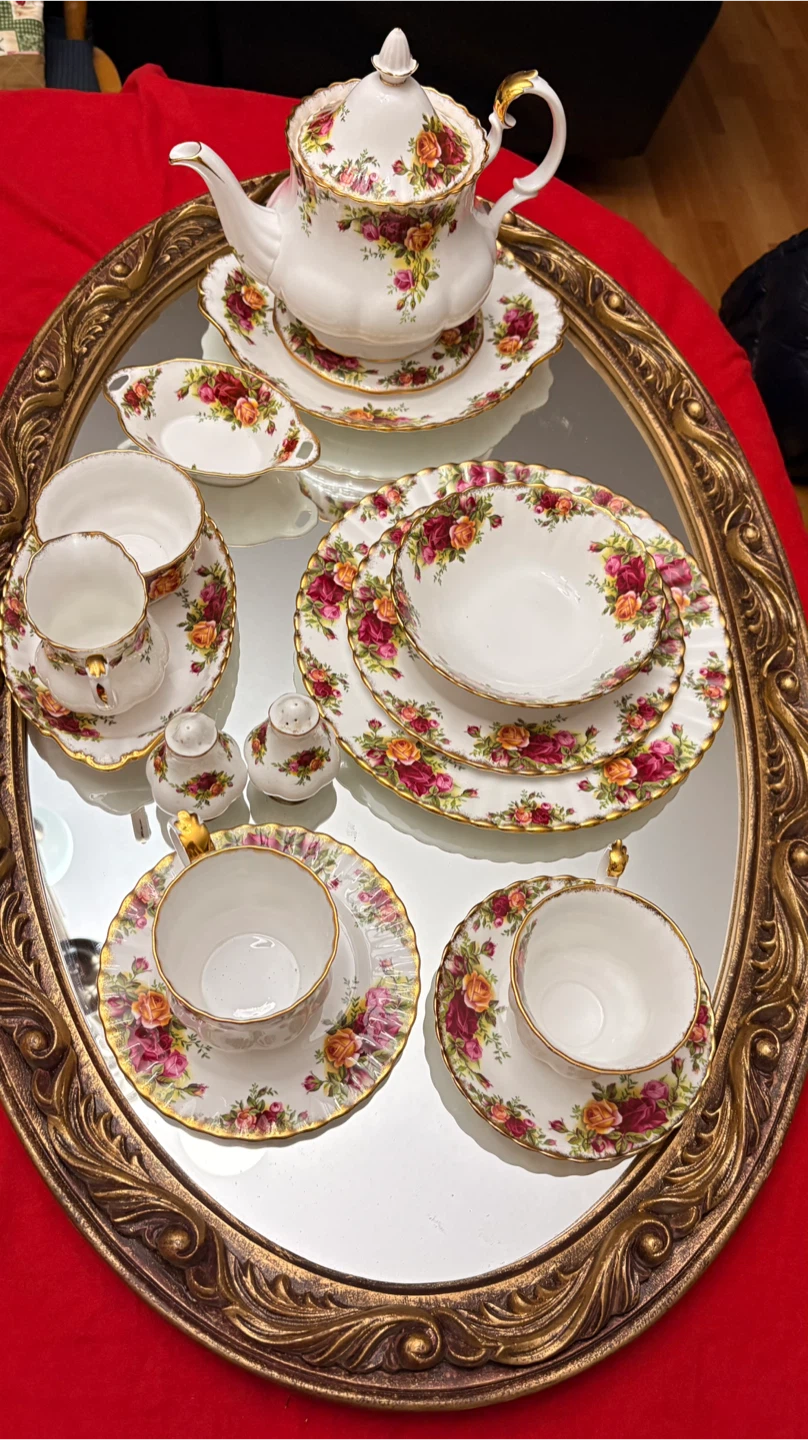 Royal Albert Old Country Roses Tea & coffee Set