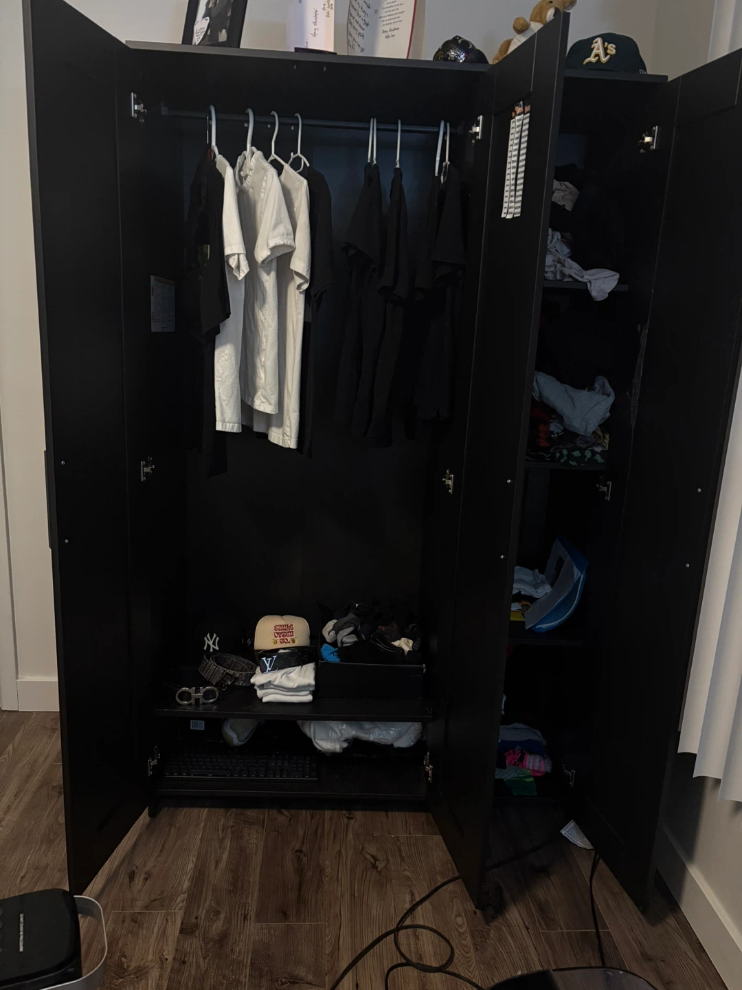 Black 3-Door Wardrobe IKEA - photo 2
