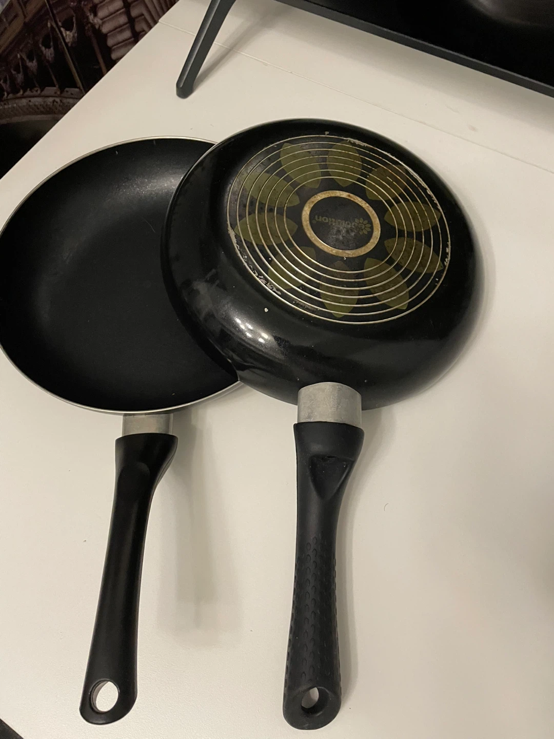 2 Black Frying Pans - photo 2