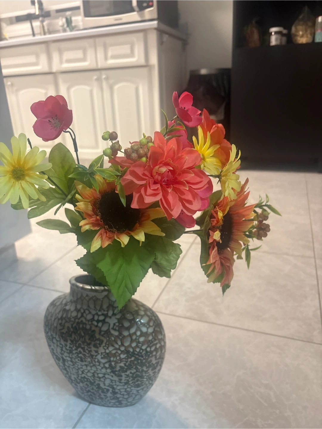 Artificial Flower Arrangement in Decorative Vase - photo 2