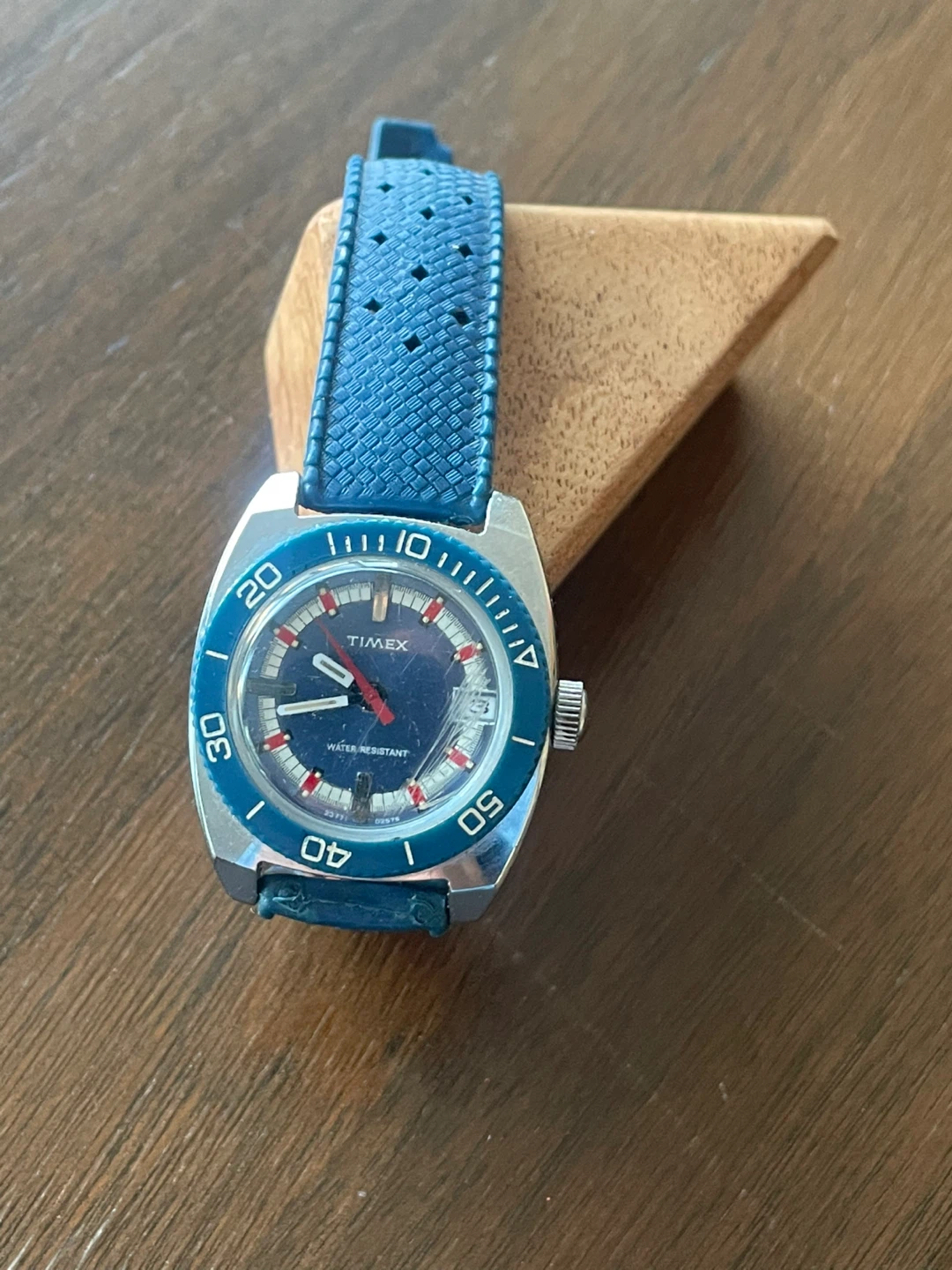 Vintage Timex Water Resistant Dive Watch - photo 5