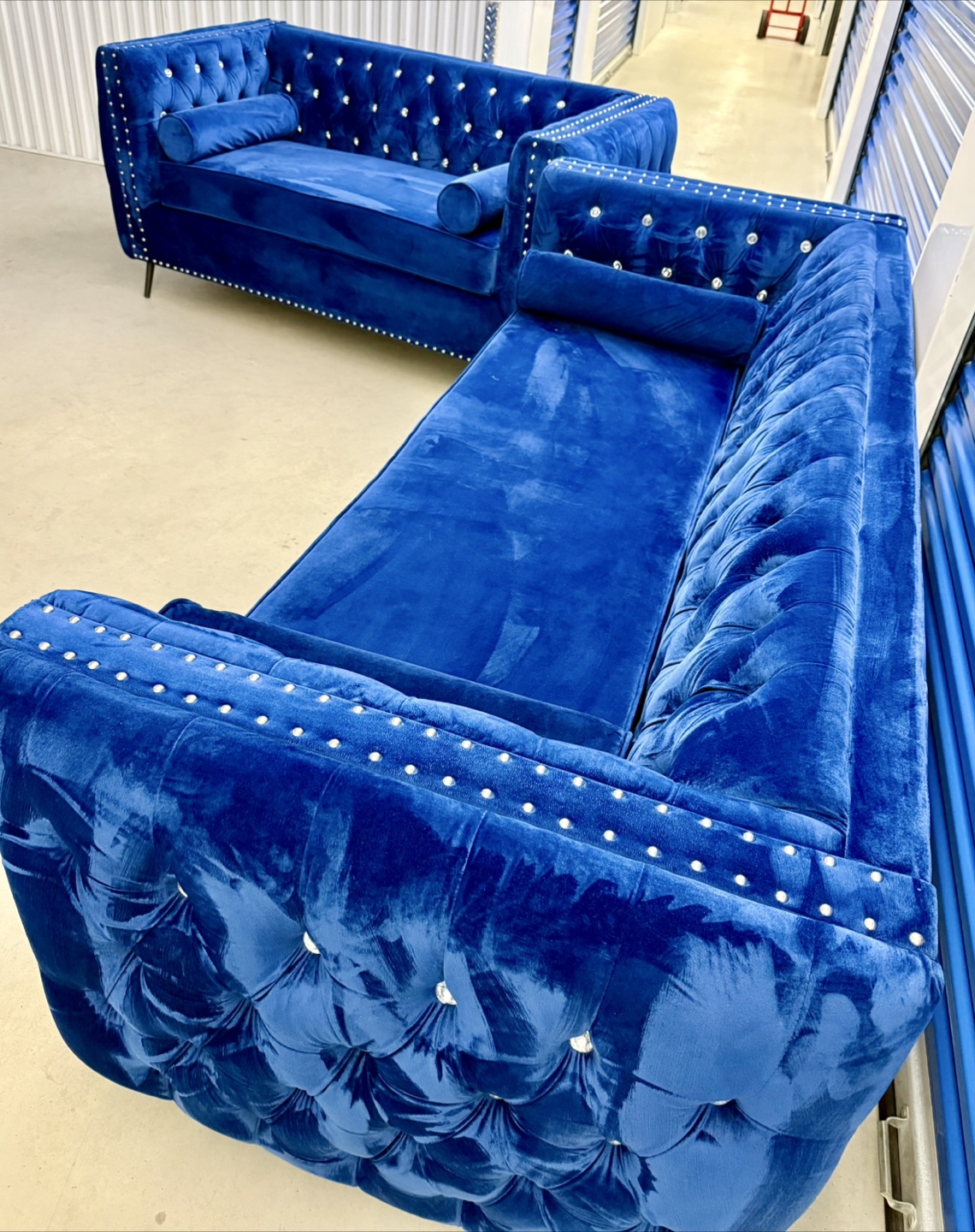 Blue Velvet Chesterfield Sofa - photo 4