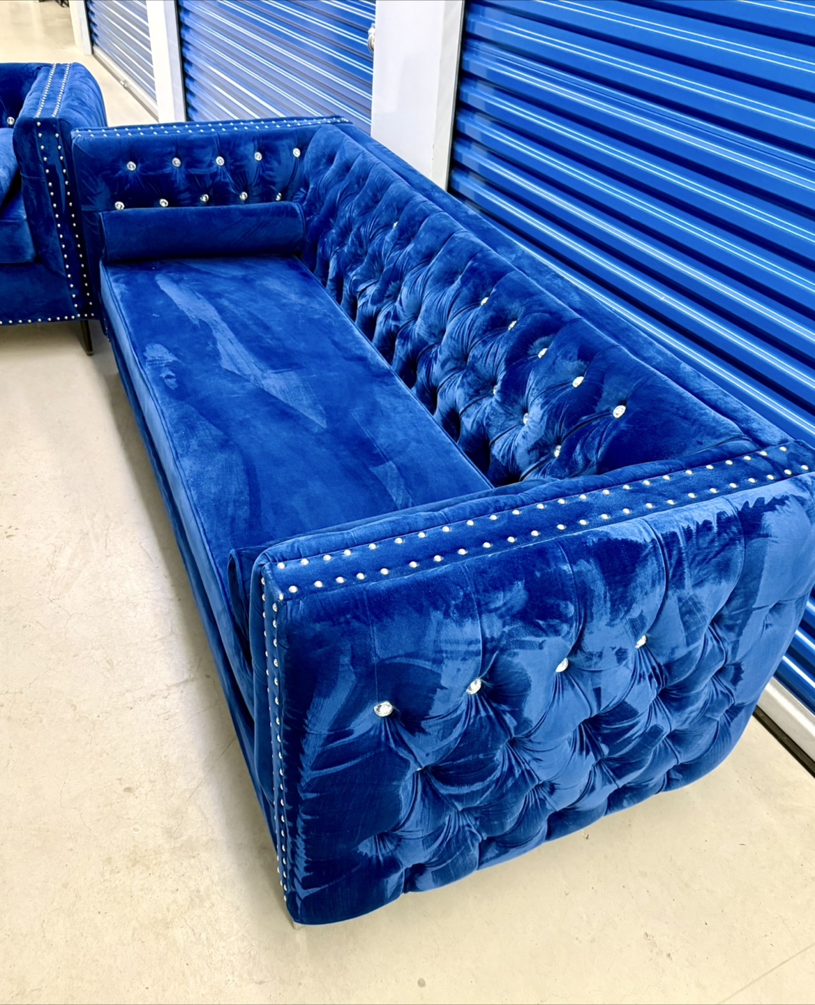 Blue Velvet Chesterfield Sofa - photo 5