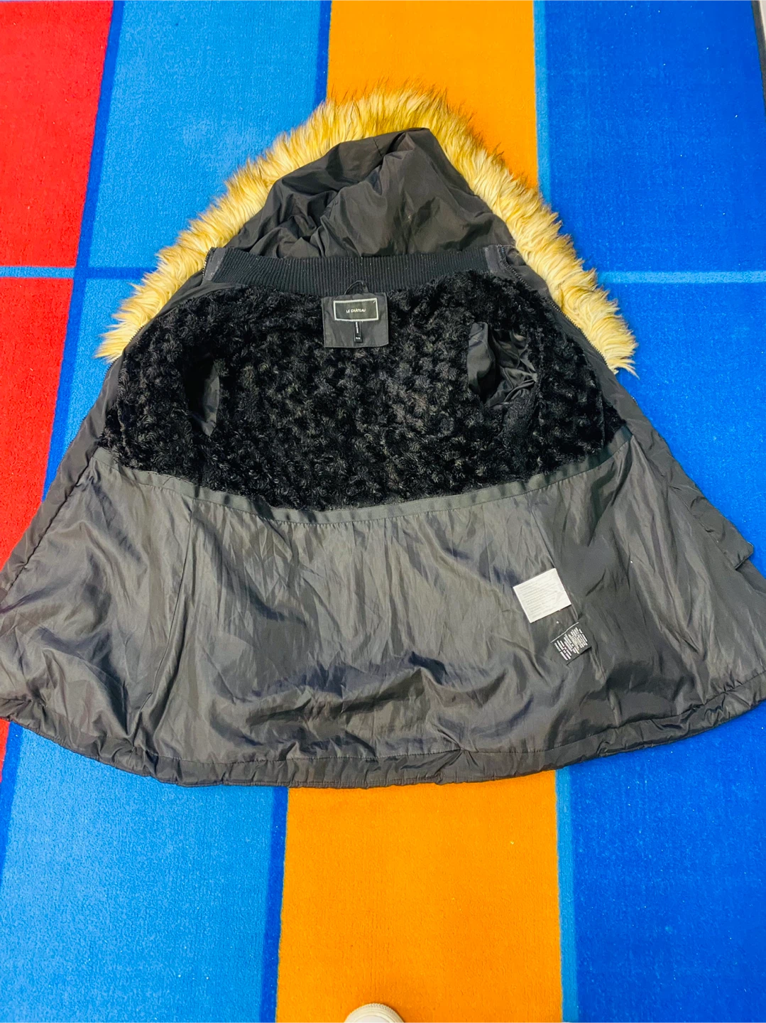 LE CHÂTEAU Black Jacket with Faux Fur Hood Size M - photo 2