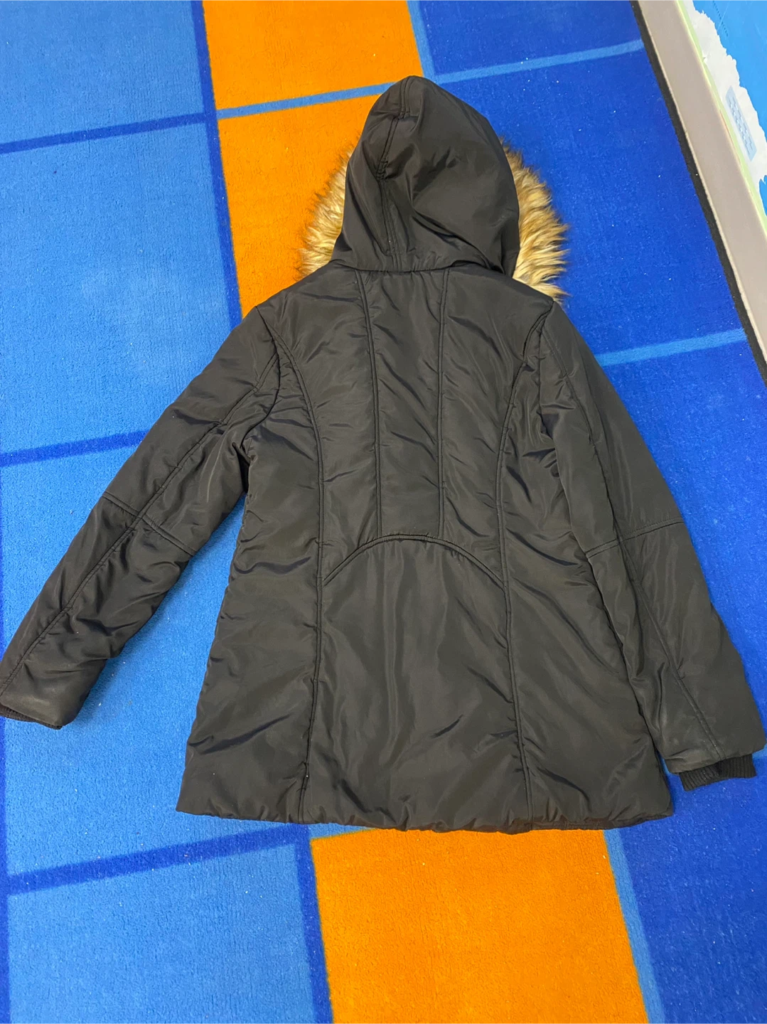 LE CHÂTEAU Black Jacket with Faux Fur Hood Size M - photo 4