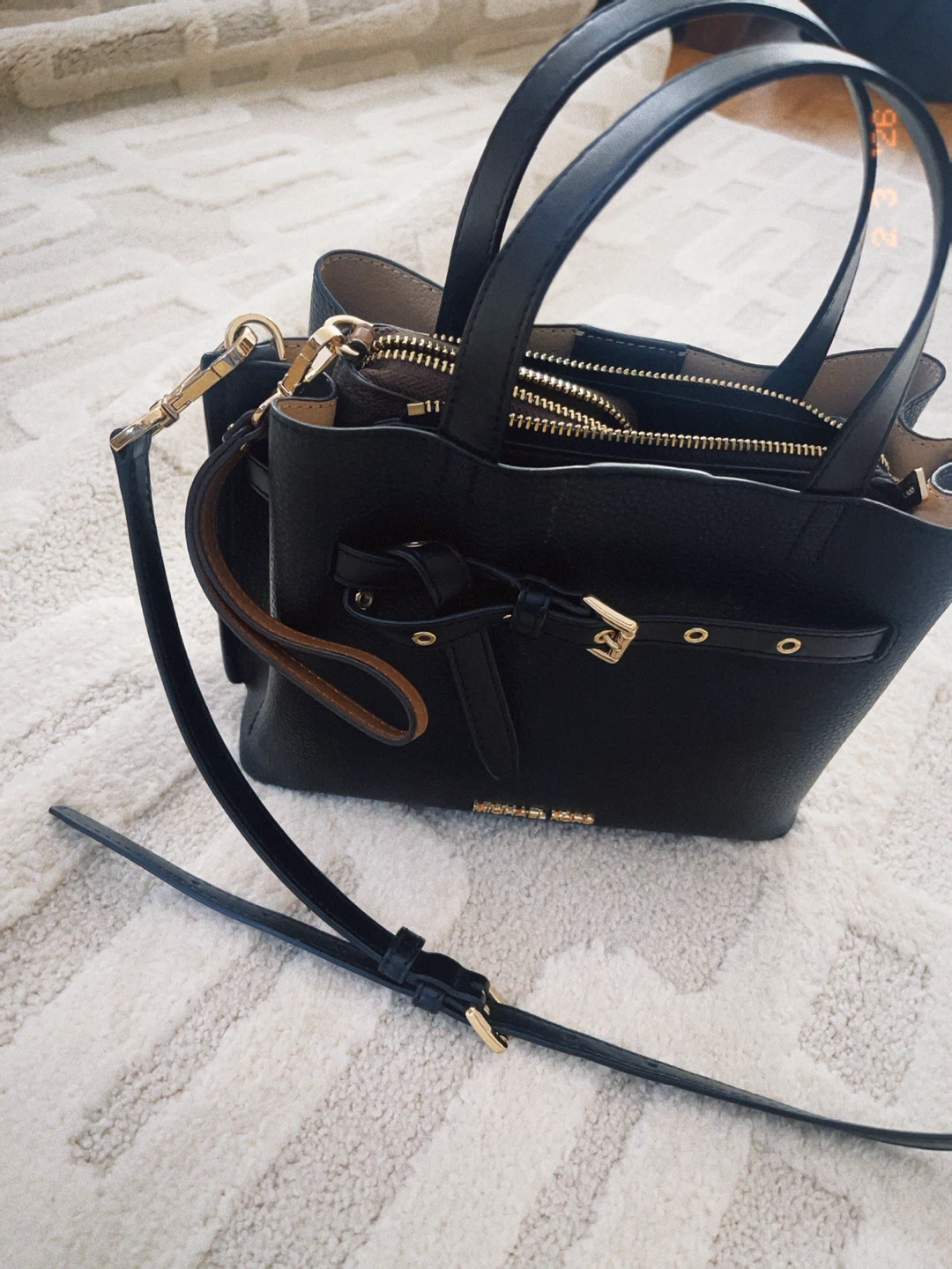 Michael Kors Black Pebbled Leather Handbag with Adjustable Strap - photo 3
