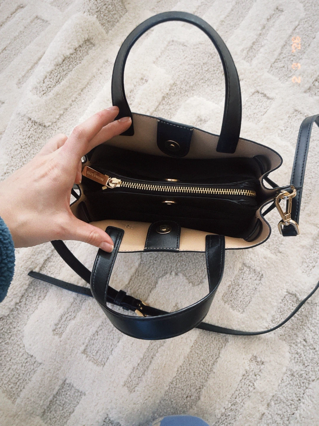 Michael Kors Black Pebbled Leather Handbag with Adjustable Strap - photo 4
