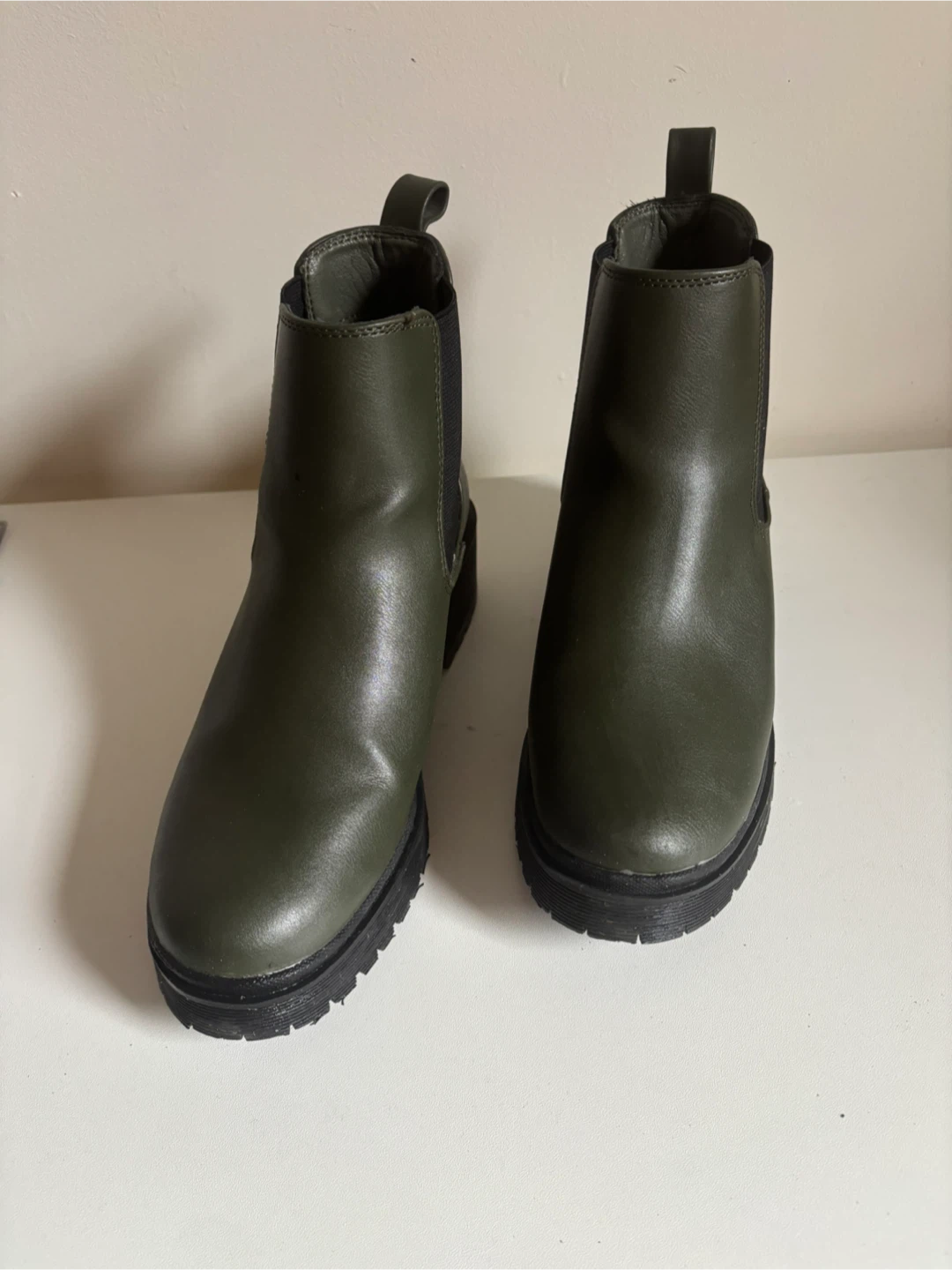 Women's Chelsea Boots Olive Green Size 7 - photo 2