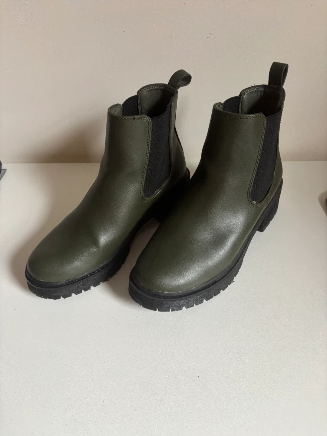 Women's Chelsea Boots Olive Green Size 7 - photo 3