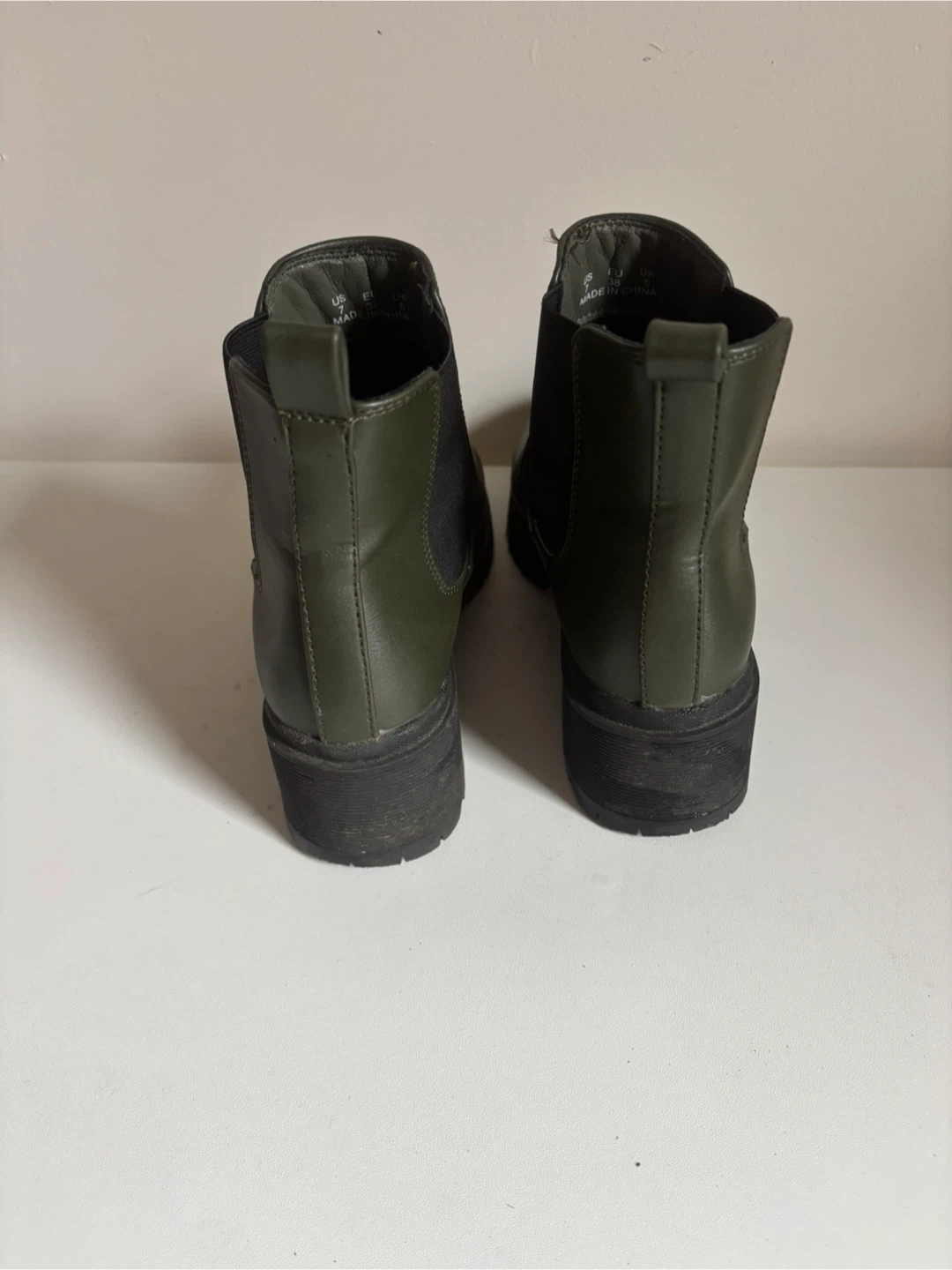 Women's Chelsea Boots Olive Green Size 7 - photo 4