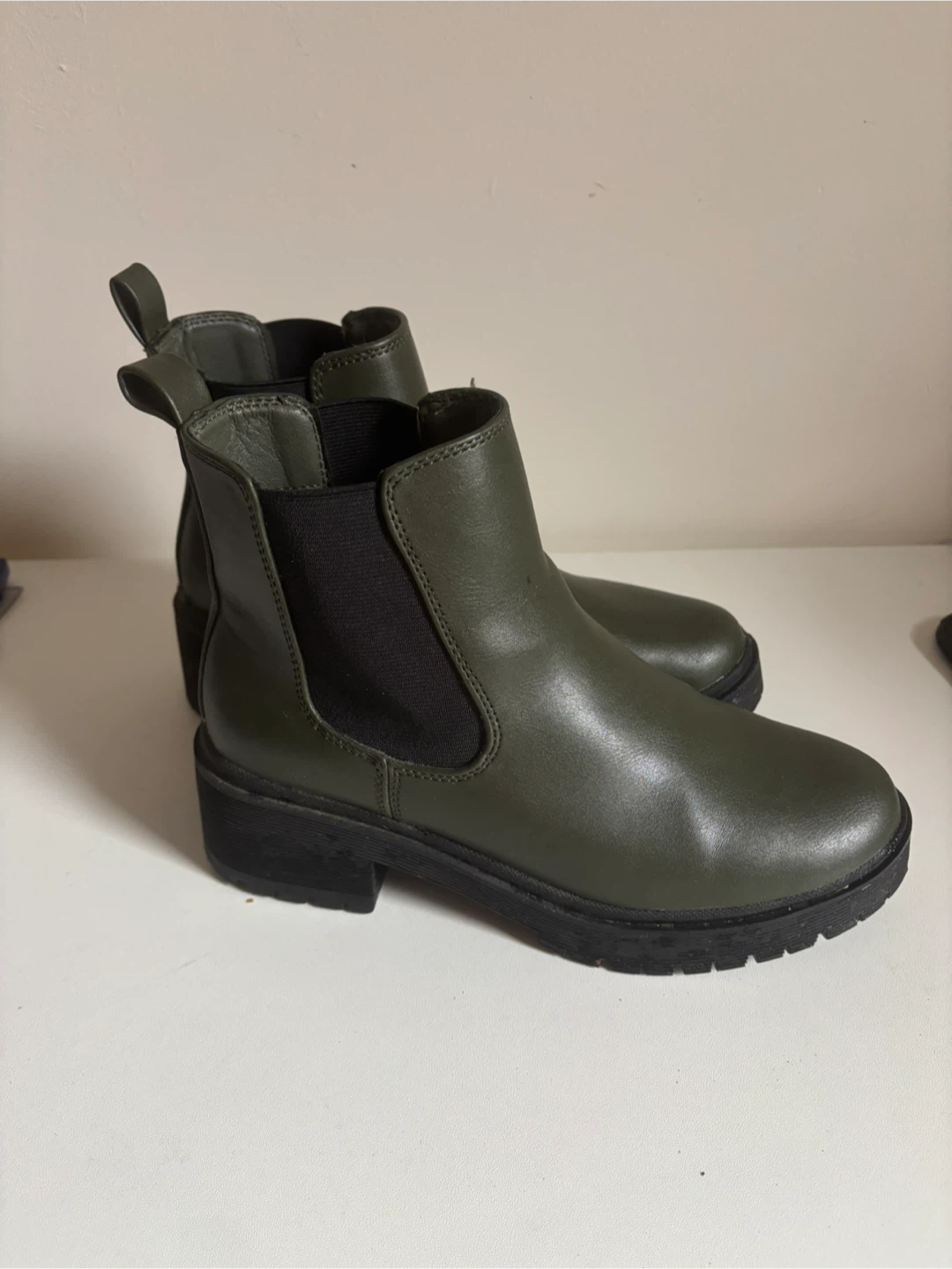 Women's Chelsea Boots Olive Green Size 7