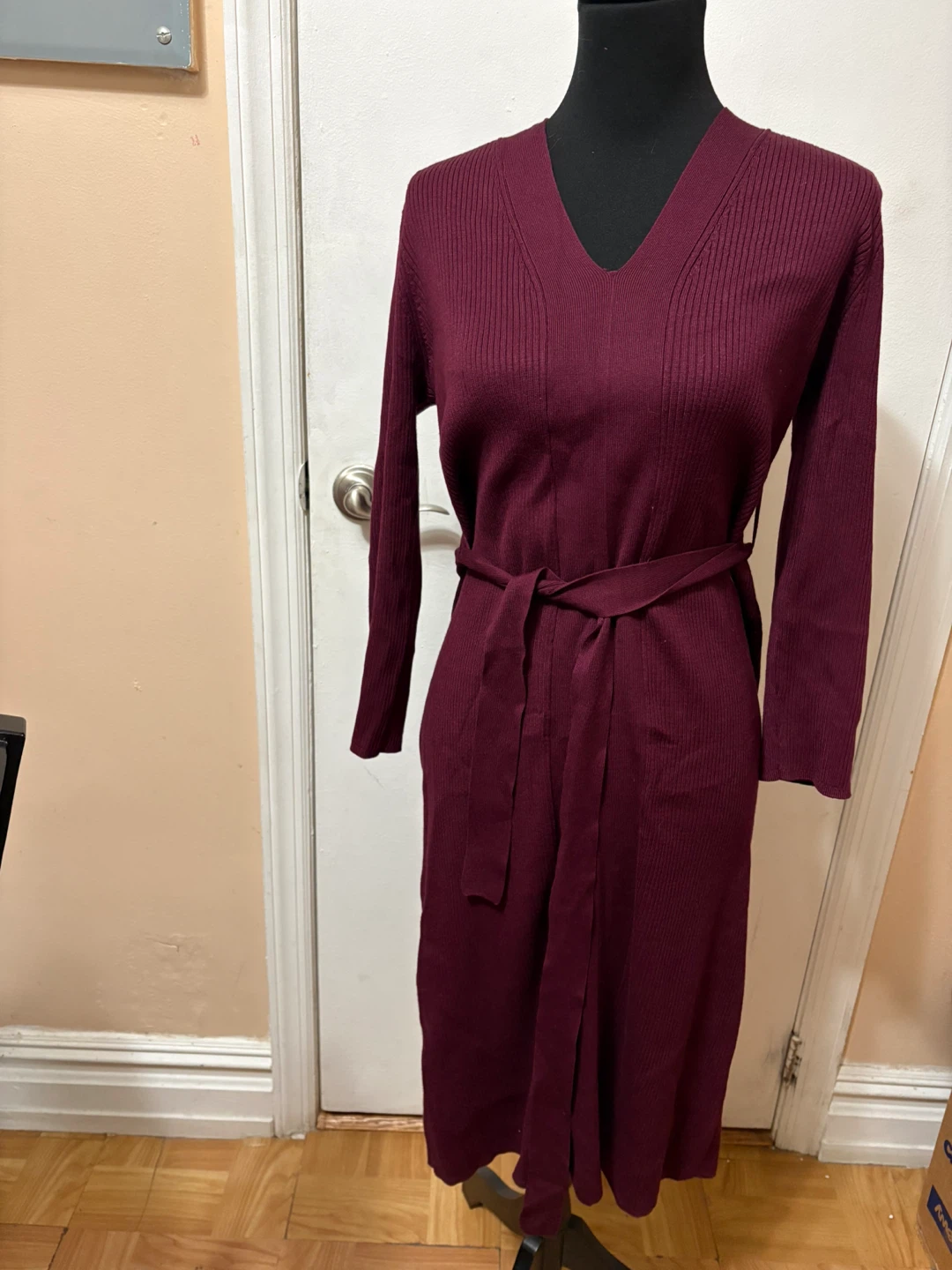 Women's Burgundy Ribbed Knit Belted Midi Dress - photo 2