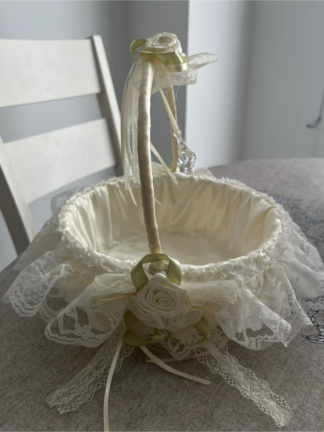 White Flower Girl Basket with Lace and Roses - photo 2