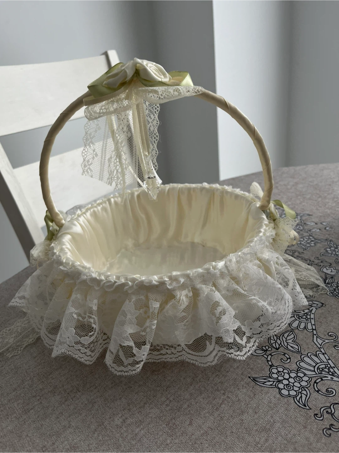 White Flower Girl Basket with Lace and Roses - photo 4