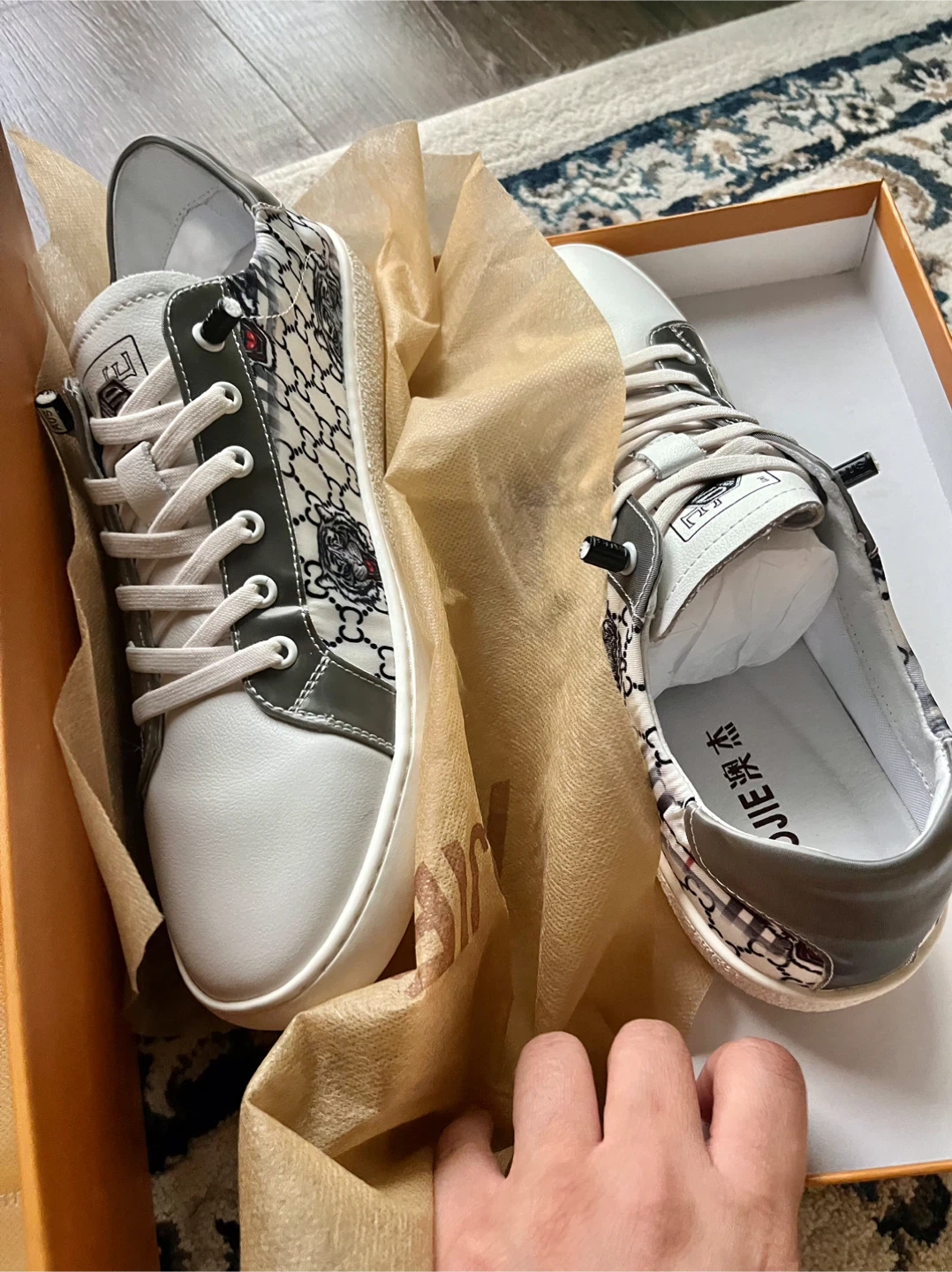 Aojie sneakers new