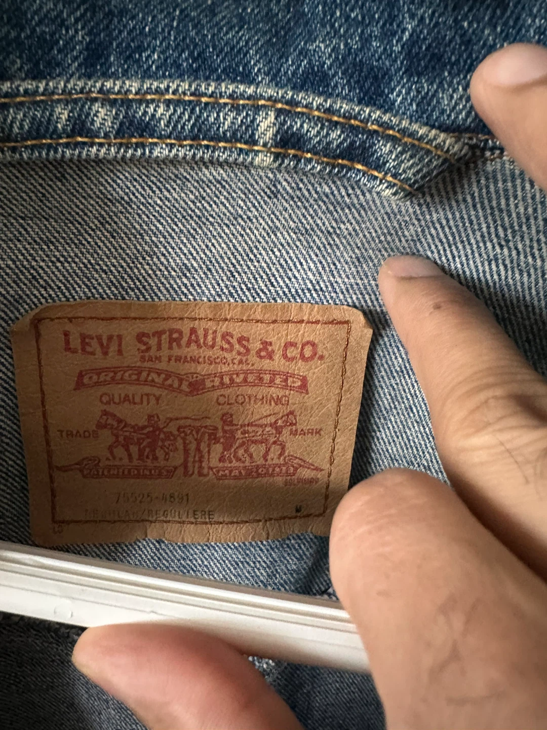 VINTAGE Levi Strauss & Co. Denim Jacket - Size M (Baggy Fit) - photo 3